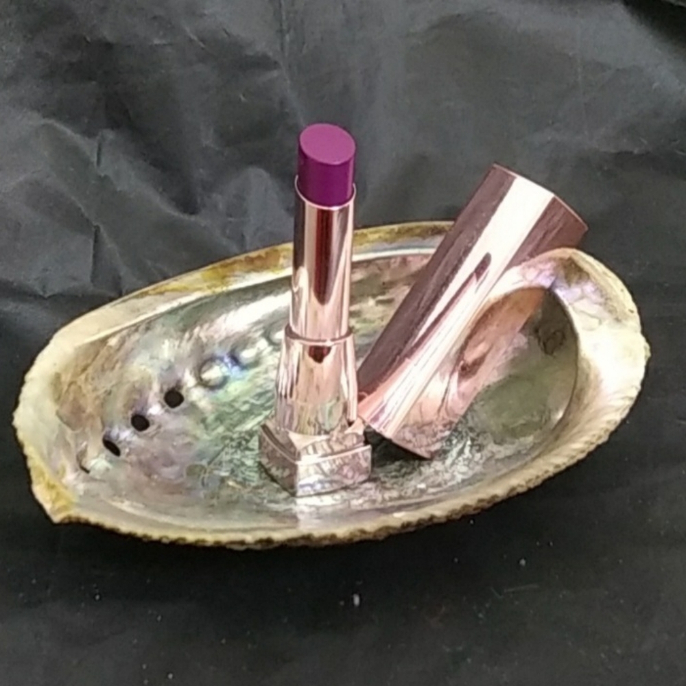 Maybelline Shine Lipstick Shade 120 Color Berry Blackmail